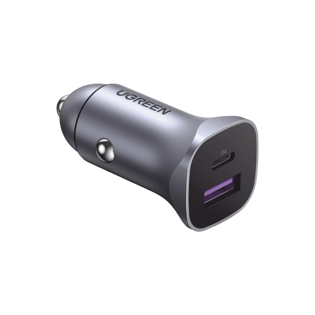 Cargador de Auto de 30W con Puertos USB-A y USB-C, de Carga rápida y Diseño compacto.