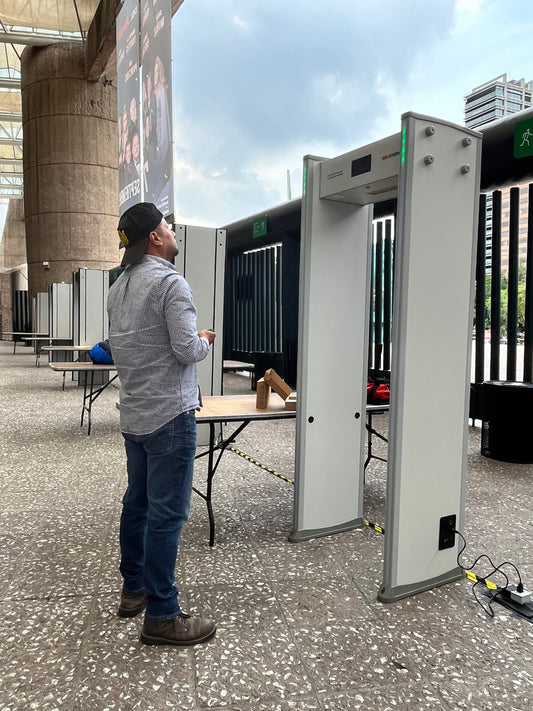 Renta de arco detector de metales en el Auditorio Nacional con Roax