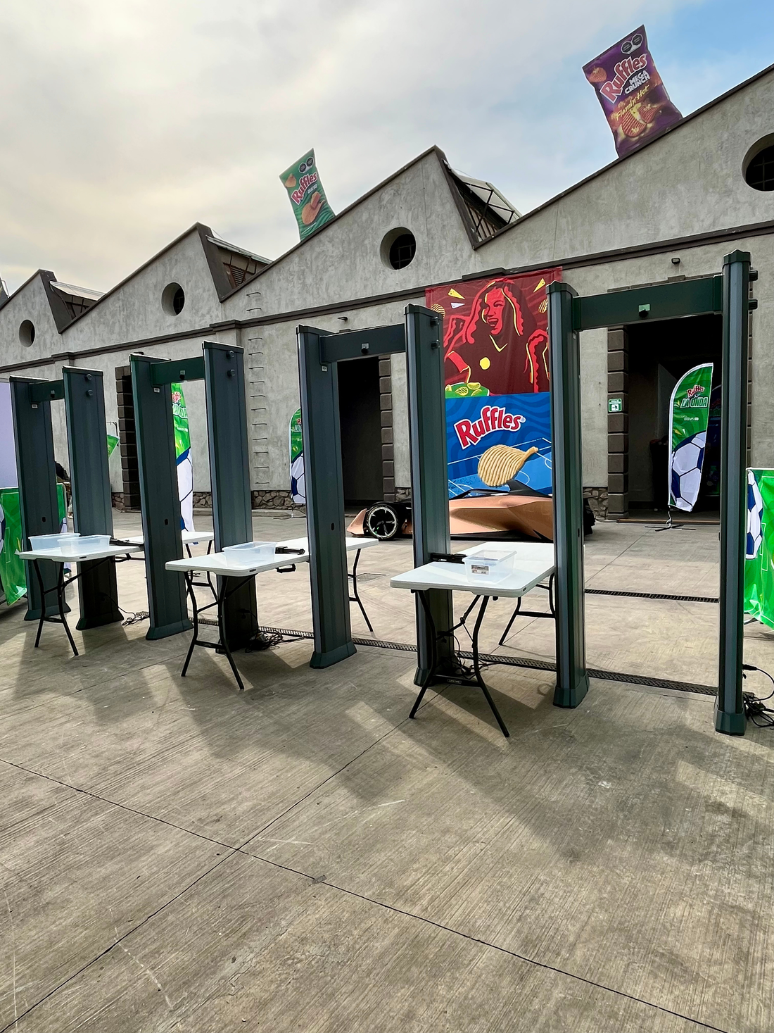 Renta e instalación de arcos detectores de metales Roax Group en Fan Fest Ruffles Liga BBVA MX