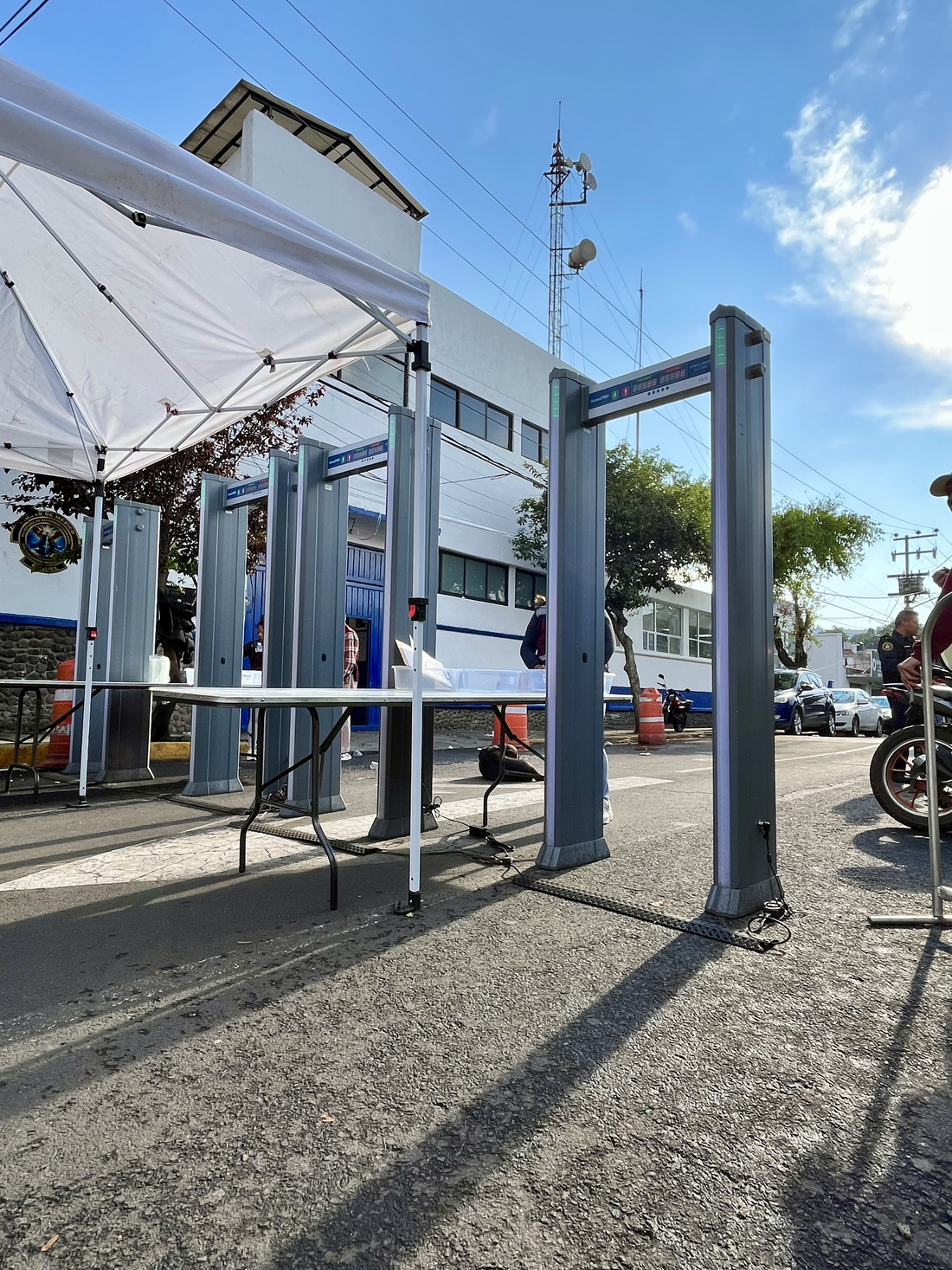 Seguridad con detectores de metales en Carnaval de Milpa Alta CDMX